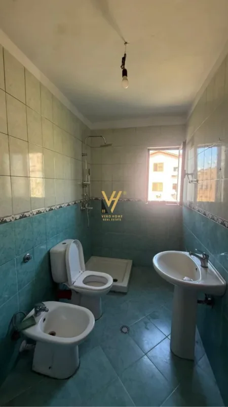 Tirane, jepet me qera apartament 1+1+Ballkon Kati 5, 62 m² 400 € (RRUGA HOXHA TAHSIM)