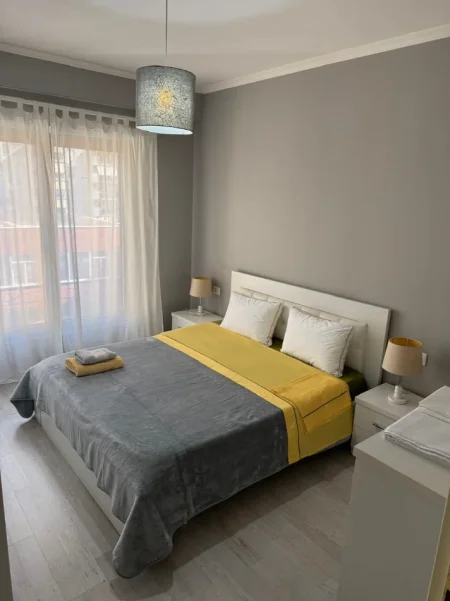 Tirane, jepet me qera Apartament 1+1+Ballkon Kati 3, 70 m², Çmimi 60.000 Lekë te Reja,Tek KOMPLEKSI DELIJORGJI, Tiranë)