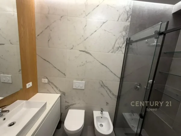 Tirane, jepet me qera apartament 2+1 Kati 2, 103 m² 1.250 € (Quartum Residence)