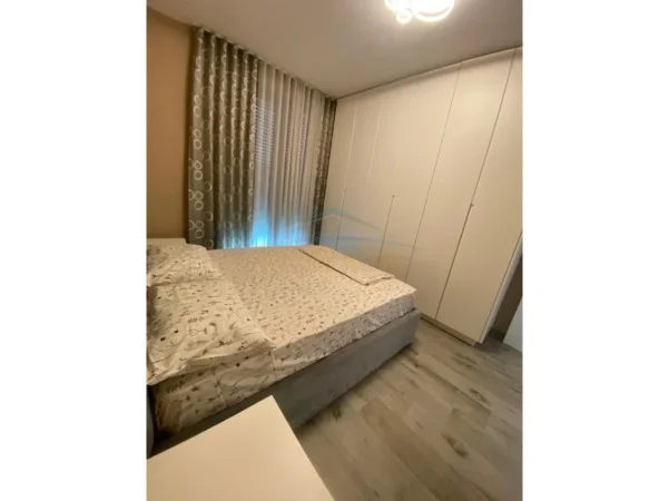 Tirane, jepet me qera apartament 1+1+Ballkon Kati 2, 72 m² 800 € (Teg)