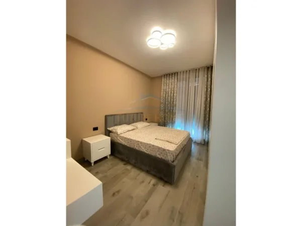 Tirane, jepet me qera apartament 1+1+Ballkon Kati 2, 72 m² 800 € (Teg)