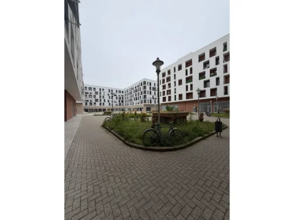 Tirane, shitet apartament 1+1 Kati 3, 101 m² 110.000 € (Kombinat)