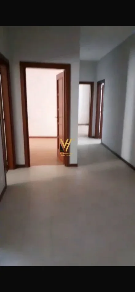 Fier, shitet apartament 2+1+Ballkon Kati 6, 228 m² 200.000 € (FIER, LAGJA 11 NENTOR)