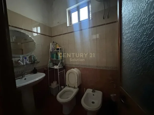 Tirane, shes Vile 1+1 Kati 4, 362 m² 230.000 € (Kombinat)