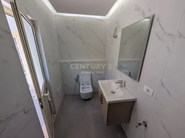 Tirane, jepet me qera ambjent biznesi Kati -1, 140 m² 1.800 € (Vasil Shanto)