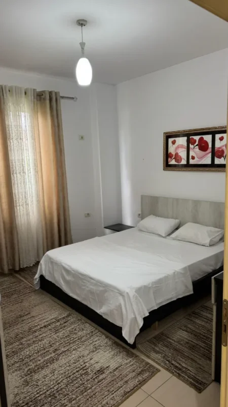 Tirane, jepet me qera Apartament 1+1 Kati 1 Banim, 75 m², Çmimi 45.000 Lekë të Reja, tek 5 Maj, Tirane.