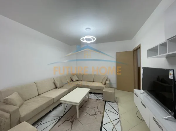 Tirane, jepet me qera apartament 2+1+Ballkon Kati 3, 94 m² 500 € (Fresku)
