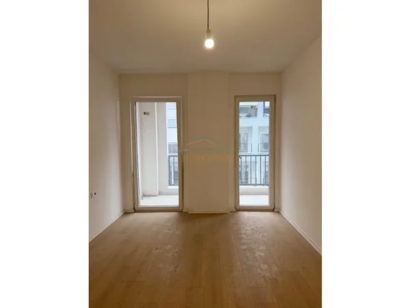 Tirane, shitet apartament 1+1 Kati 3, 101 m² 110.000 € (KOMBINAT)