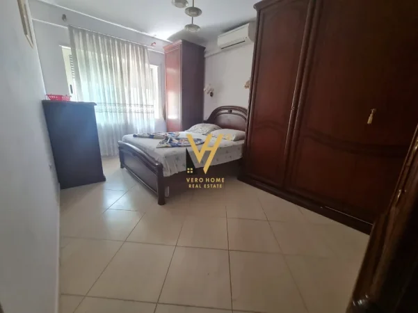 Tirane, jepet me qera apartament 2+1+Ballkon Kati 5, 110 m² 720 € (RRUGA NDRE MJEDA)