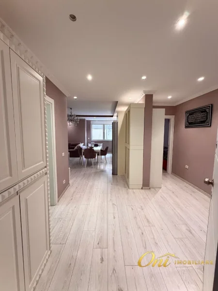 Tirane, shitet apartament 3+1 Kati 3, 120 m² 360.000 € (PRANE RRETHIT)