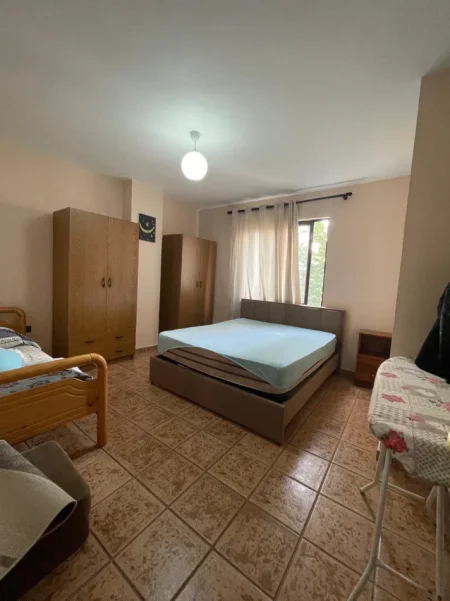 Tirane, jepet me qera apartament 1+1 Kati 2, 100 m² 450 € 
