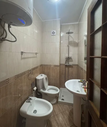 Tirane, jepet me qera garsonier Kati 9, 37 m² 400 € (pranë Ministrisë së Jashtme)