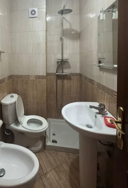 Tirane, jepet me qera garsonier Kati 9, 37 m² 400 € (pranë Ministrisë së Jashtme)