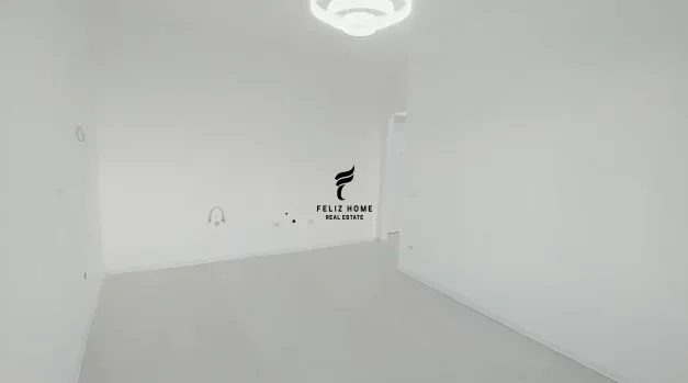 Tirane, jepet me qera zyre Kati 1, 50 m² 650 € (BLLOKU)
