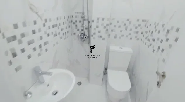 Tirane, jepet me qera zyre Kati 1, 50 m² 650 € (BLLOKU)