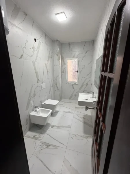 Tirane, jap me qera 1.800 €