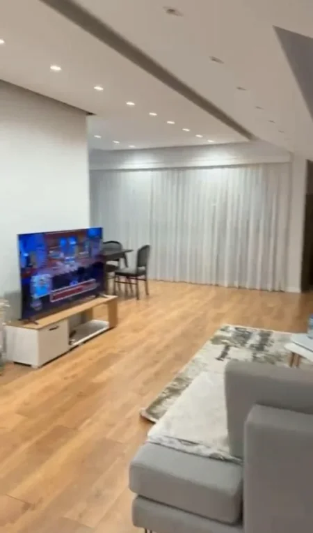 Tirane, jepet me qera apartament 1+1 Kati 3, 80 m² 400 € (Paskuqan, Rruga Adem Jashari)