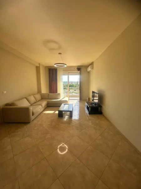 Tirane, jepet me qera 2+1 Kati 3, 700 € 