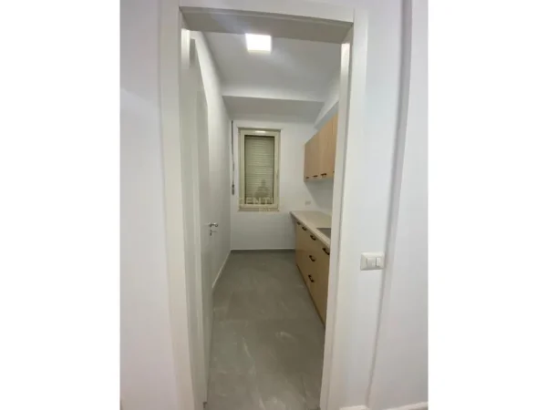 Tirane, jepet me qera zyre Kati 2, 95 m² 1.770 € (Bllok)