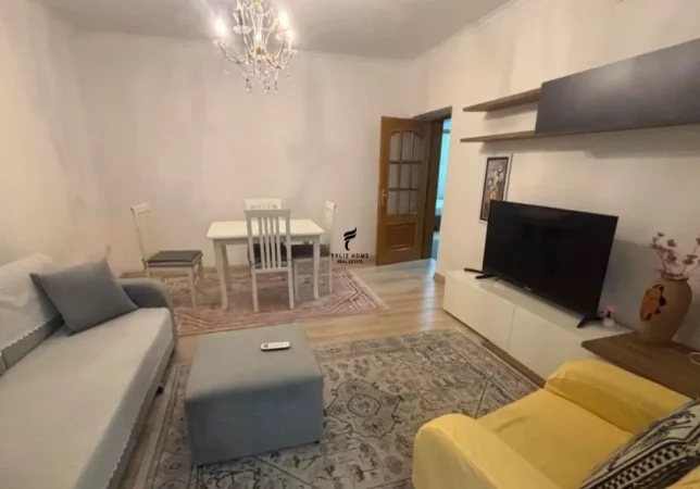 Tirane, jepet me qera apartament 3+1 Kati 3, 100 m² 800 € (MYSLYM SHYRI)