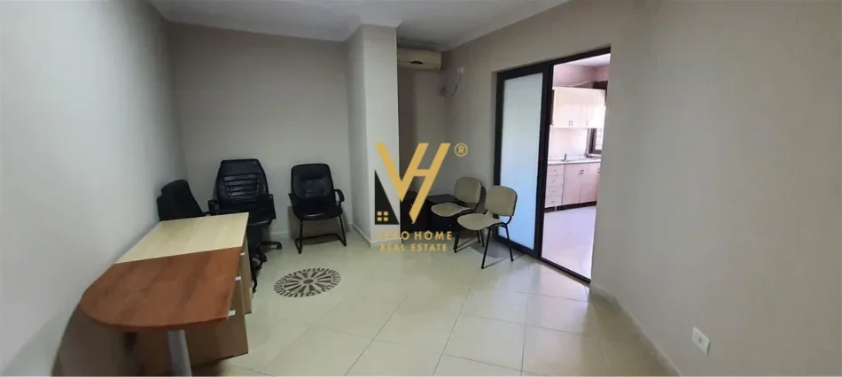 Tirane, jepet me qera zyre Kati 1, 160 m² 1.300 € (QENDER)