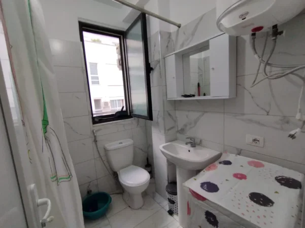 Tirane, jepet me qera apartament 1+1 Kati 3, 60 m² 450 € (rruga 5 maji)