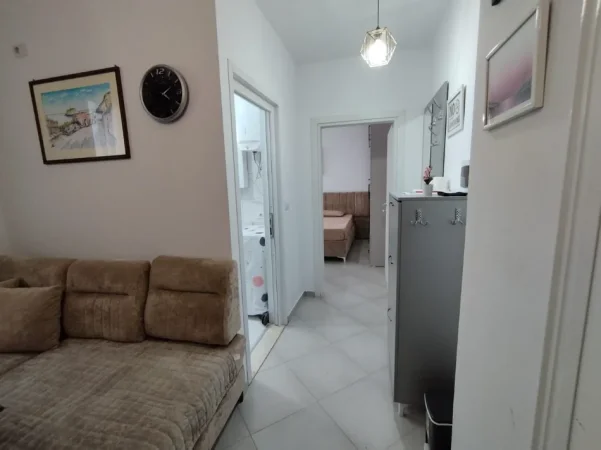 Tirane, jepet me qera apartament 1+1 Kati 3, 60 m² 450 € (rruga 5 maji)