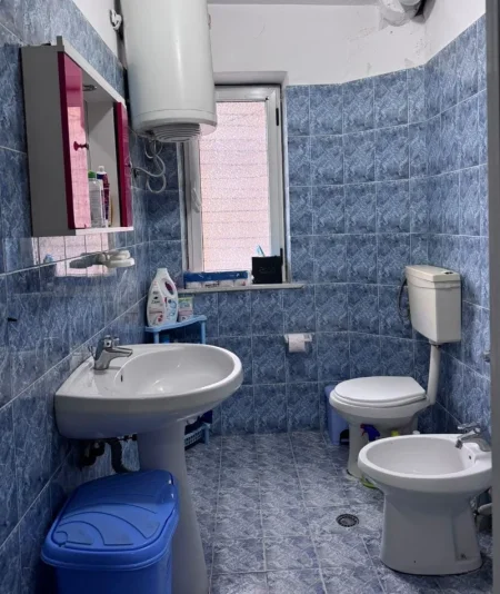 Tirane, jepet me qera apartament 1+1 Kati 3, 60 m² 420 € (Zogu i Zi)