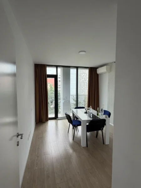 Tirane, jepet me qera zyre Kati 3, 65 m² 1.000 € (LAKE VIEW)