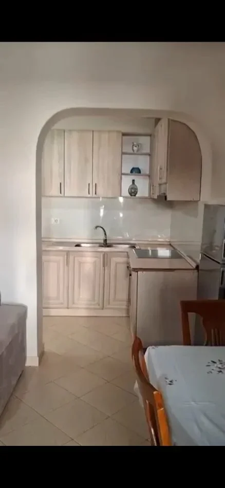 Tirane, jepet me qera apartament 1+1 Kati 3, 60 m² 400 € (Ish Parku Autobusave)