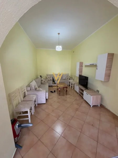 Tirane, jepet me qera apartament 1+1+Ballkon Kati 1, 59 m² 520 € (VASIL SHANTO)