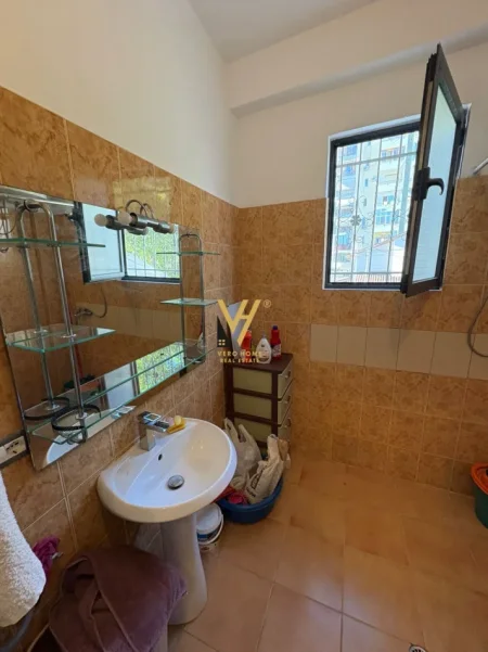Tirane, jepet me qera apartament 1+1+Ballkon Kati 1, 59 m² 520 € (VASIL SHANTO)