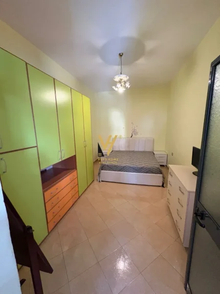 Tirane, jepet me qera apartament 1+1+Ballkon Kati 1, 59 m² 520 € (VASIL SHANTO)
