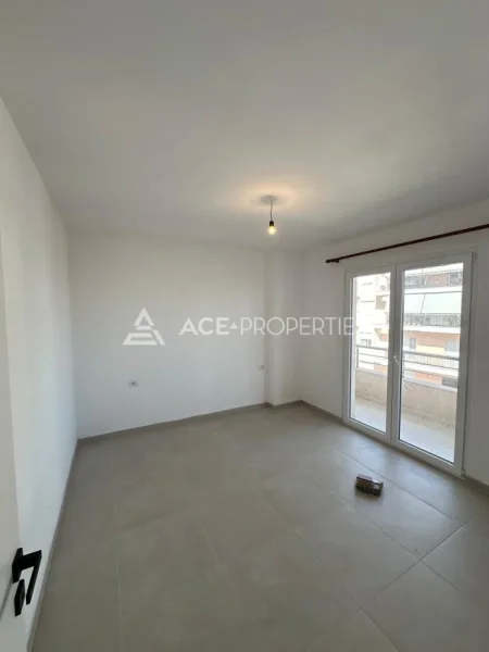 Durres, jepet me qera apartament 2+1+Ballkon Kati 4, 85 m² 400 € (Prane Zjarrfikses,Durres)