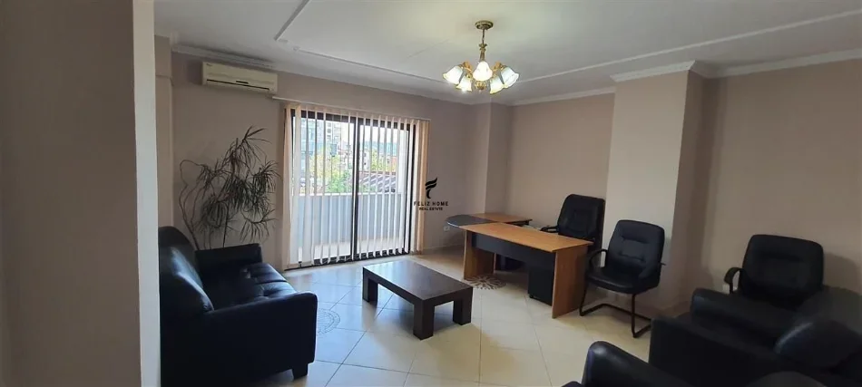Tirane, jepet me qera zyre Kati 3, 160 m² 1.300 € (RRUGA E KAVAJES)