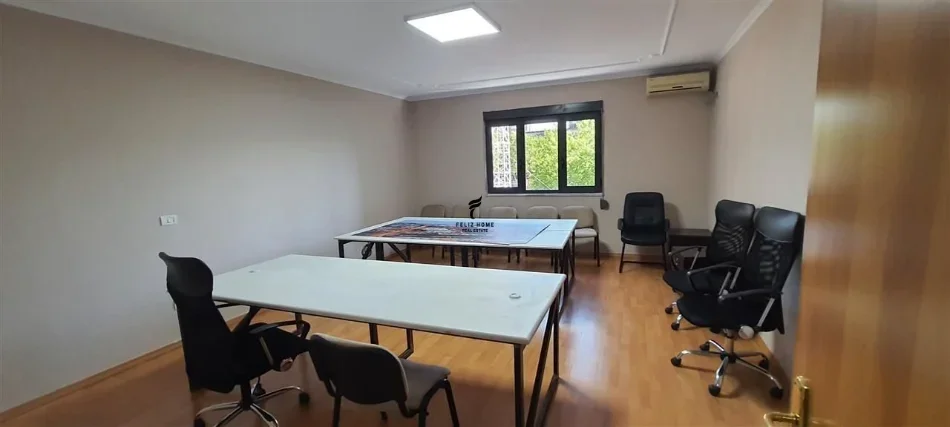 Tirane, jepet me qera zyre Kati 3, 160 m² 1.300 € (RRUGA E KAVAJES)