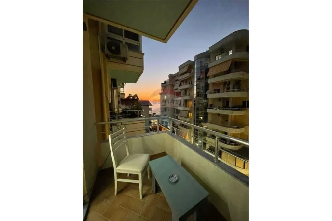 Vlore - Lungomare, jepet me qera apartament 1+1 Kati 5, 60 m² 335 € (Lungomare, Vlorë)