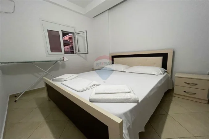 Vlore - Lungomare, jepet me qera apartament 1+1 Kati 5, 60 m² 335 € (Lungomare, Vlorë)
