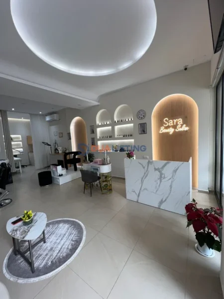 Tirane, jepet me qera ambjent biznesi , 45 m² 1.200 € (Square 21)