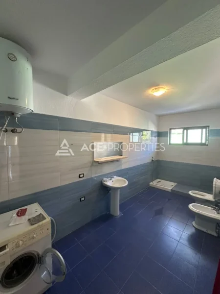 Durres, jepet me qera shtepi 3+1+Aneks+Ballkon Kati 2, 130 m² 450 € (Durres)