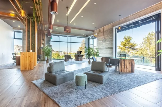 Tirane, jepet me qera zyre Kati 3, 220 m² 1.200 € (KOPSHTI BOTANIK)