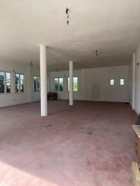 Tirane, jepet me qera ambjent biznesi Kati 0, 120 m² (Peze-Helmes,Tirane)