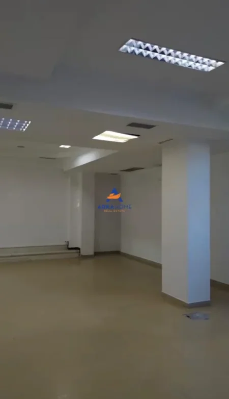 Tirane, shitet dyqan Kati 0, 216 m² 649.500 € 