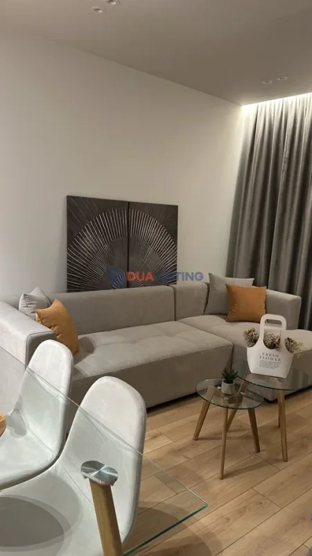 Tirane, jepet me qera apartament 2+1 , 850 € 