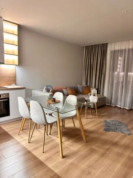Tirane, jepet me qera apartament 2+1 , 850 € 