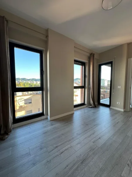 Tirane, jepet me qera ambjent biznesi Kati 6, 64 m² 700 € (ish ekspozita , gjykata)