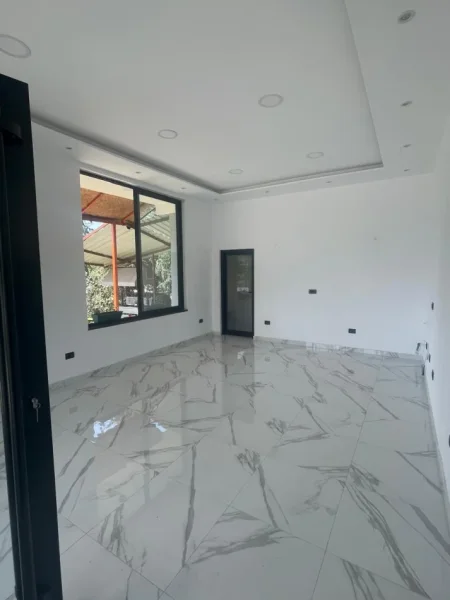 Tirane, jepet me qera ambjent biznesi Kati 0, 50 m² (Peze-Helmes,Tirane)