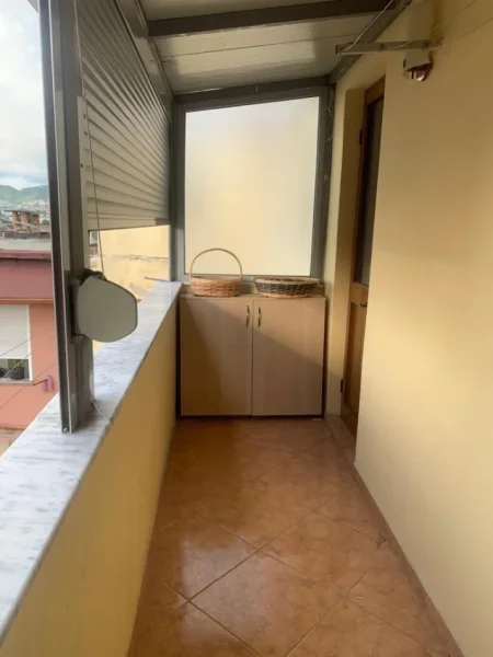 Tirane, jepet me qera apartament 2+1 Kati 6, 100 m² 700 € (The New Bazaar)