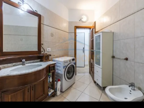 Durres, shitet apartament 2+1+3 Kati 4, 108 m² 300.000 € (VOLLGA , DURRES)