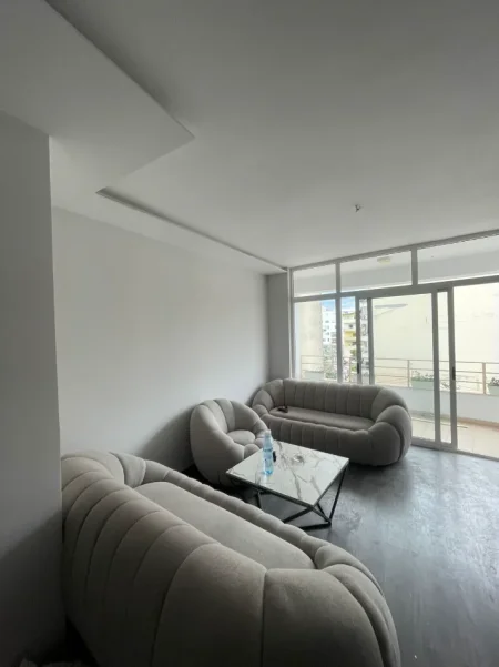 Tirane, jepet me qera apartament 2+1 Kati 3, 92 m² 500 € (astir, unaza e re)